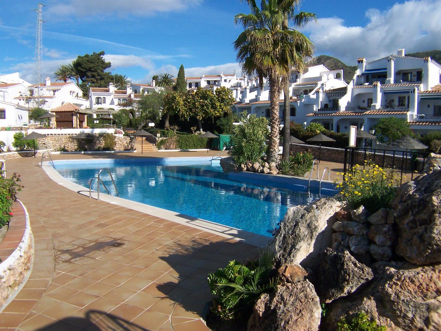 MAISON DE VILLE À CAPISTRANO AVEC 3 PISCINES COMMUNAUTAIRES