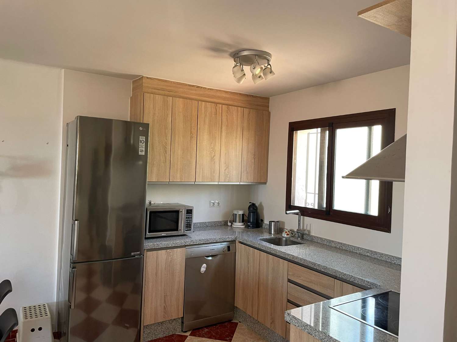 MAISON DE VILLE À CAPISTRANO AVEC 3 PISCINES COMMUNAUTAIRES