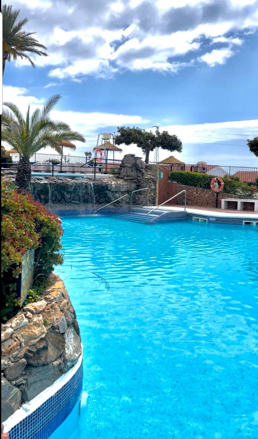 ADOSADO EN CAPISTRANO CON 3 PISCINAS COMUNITARIAS