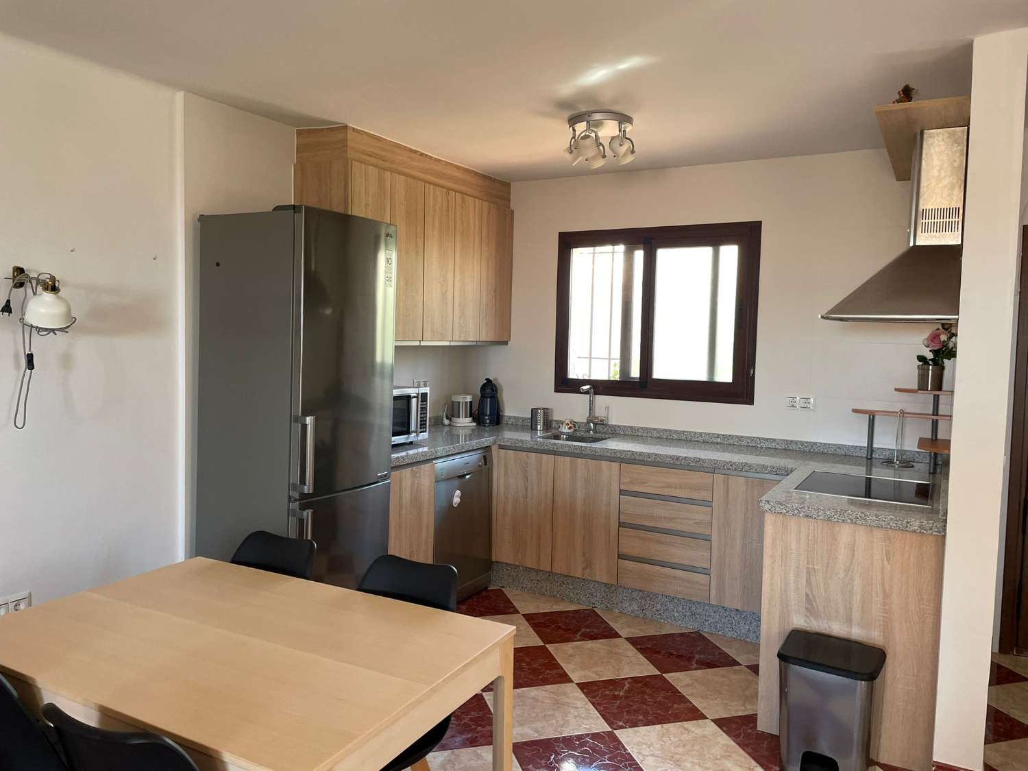 MAISON DE VILLE À CAPISTRANO AVEC 3 PISCINES COMMUNAUTAIRES
