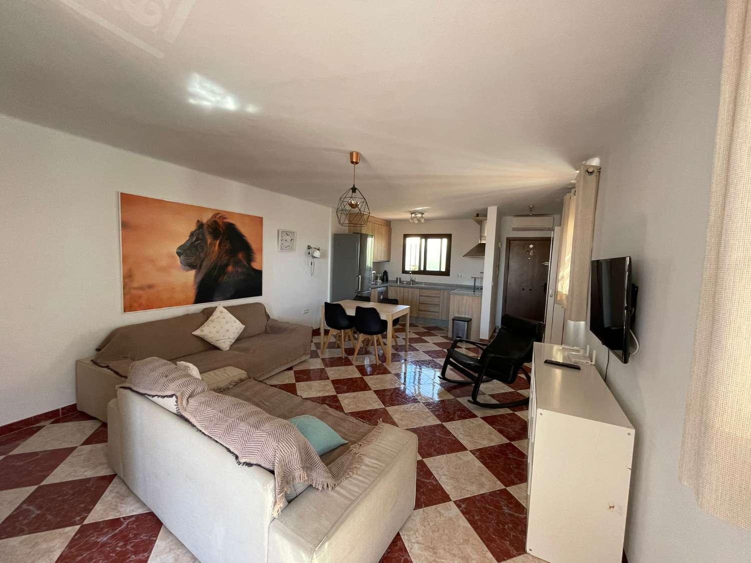 MAISON DE VILLE À CAPISTRANO AVEC 3 PISCINES COMMUNAUTAIRES