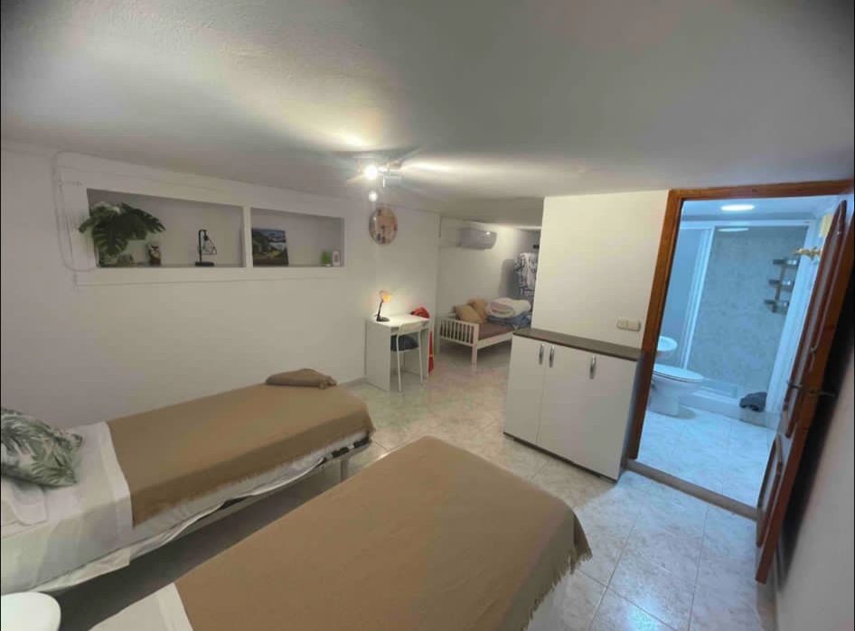 MAISON DE VILLE À CAPISTRANO AVEC 3 PISCINES COMMUNAUTAIRES