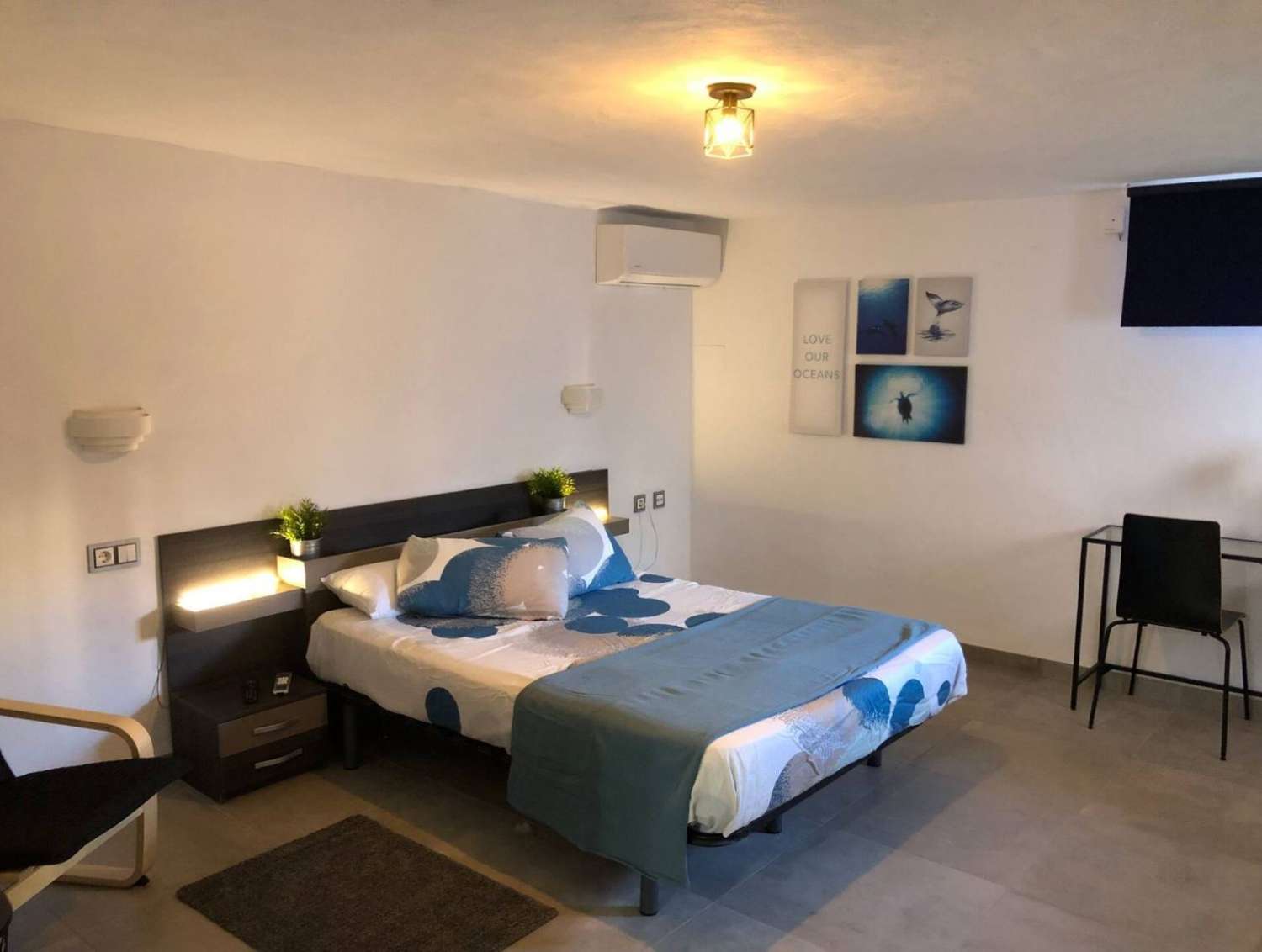 HAUS MIT ZWEI SCHLAFZIMMERN UND KLEIM POOL IN WOHNGEBIET