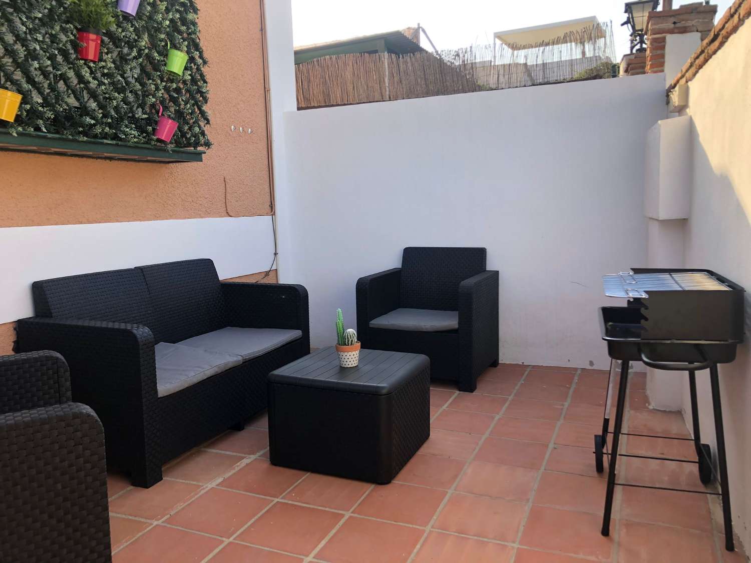 HAUS MIT ZWEI SCHLAFZIMMERN UND KLEIM POOL IN WOHNGEBIET
