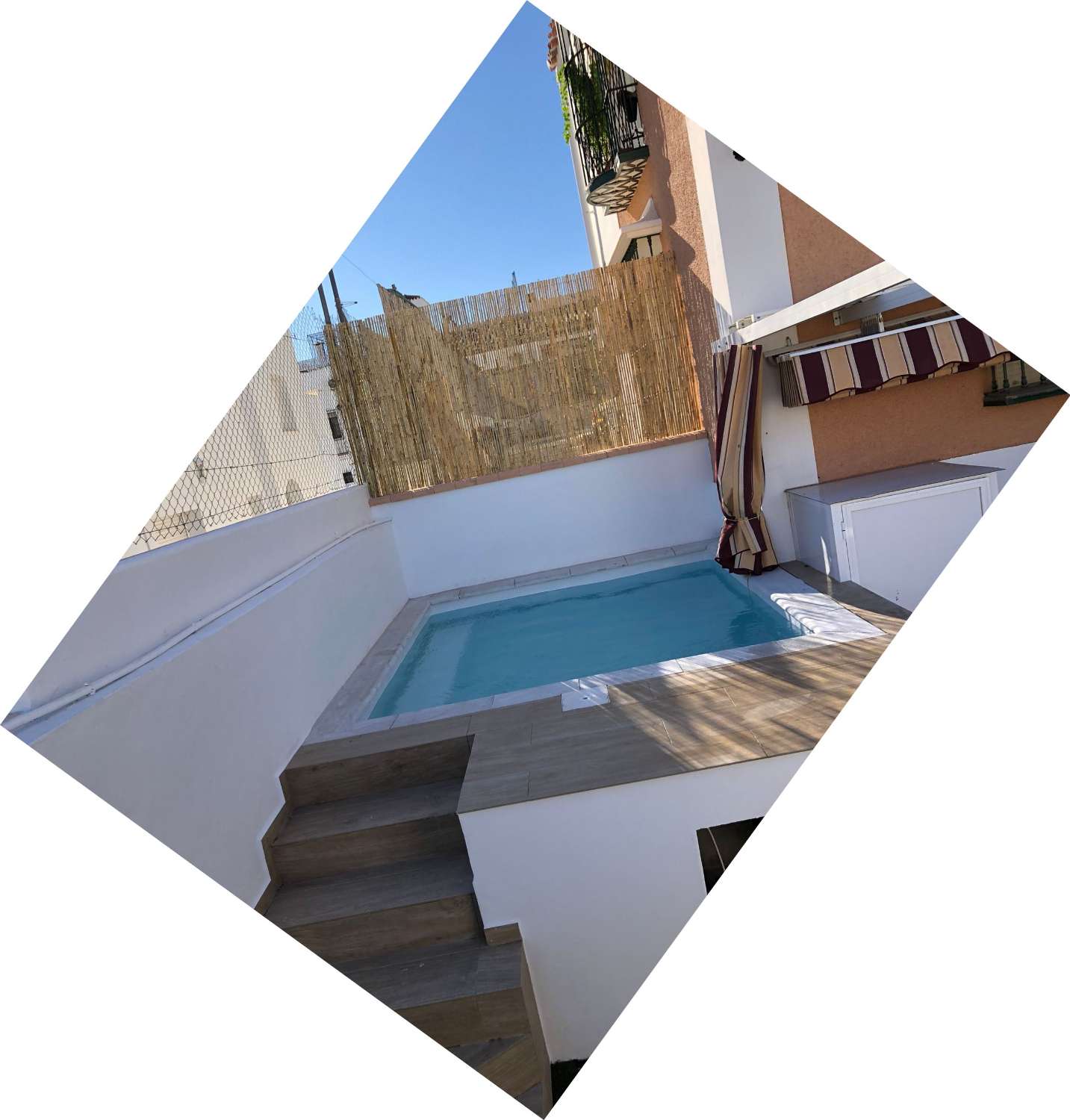 HAUS MIT ZWEI SCHLAFZIMMERN UND KLEIM POOL IN WOHNGEBIET