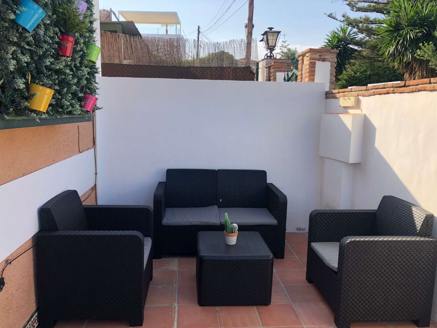 HAUS MIT ZWEI SCHLAFZIMMERN UND KLEIM POOL IN WOHNGEBIET