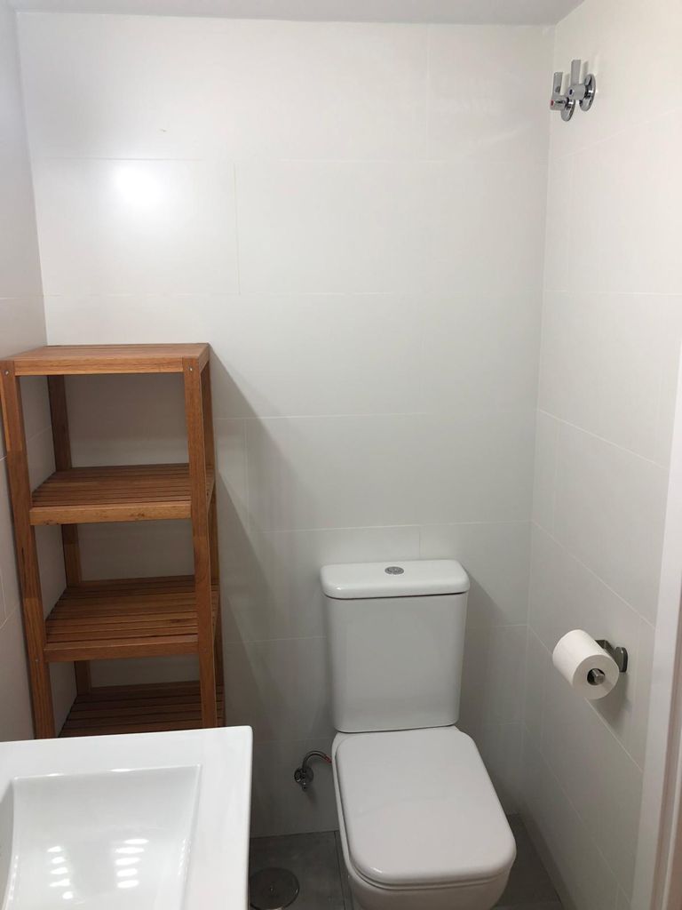 HAUS MIT ZWEI SCHLAFZIMMERN UND KLEIM POOL IN WOHNGEBIET