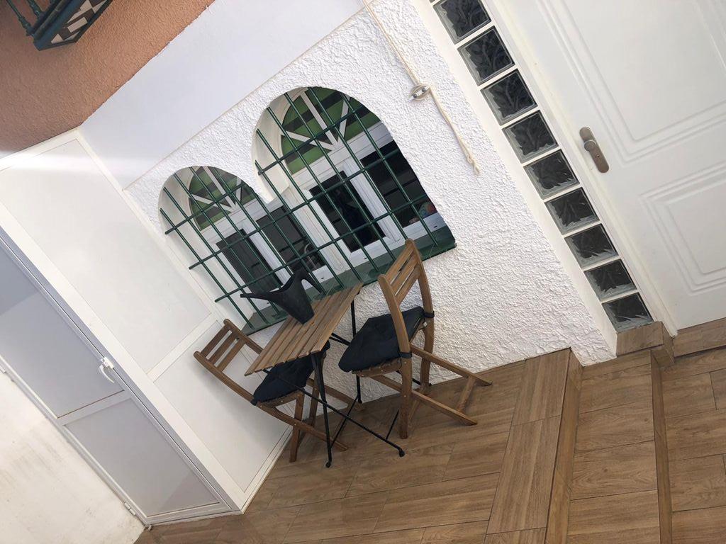 HAUS MIT ZWEI SCHLAFZIMMERN UND KLEIM POOL IN WOHNGEBIET