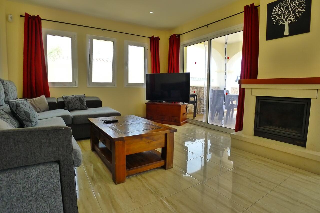 VILLA MIT DREI SCHLAFZIMMERN, DREI BADEZIMMERN, GROßER TERRASSE MIT POOL UND BEEINDRUCKENDEM AUSSICHT
