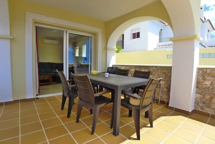 VILLA MIT DREI SCHLAFZIMMERN, DREI BADEZIMMERN, GROßER TERRASSE MIT POOL UND BEEINDRUCKENDEM AUSSICHT