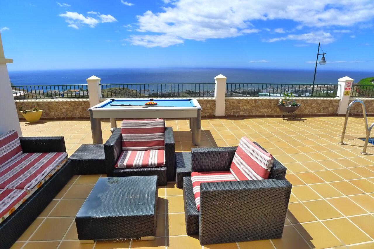 VILLA MIT DREI SCHLAFZIMMERN, DREI BADEZIMMERN, GROßER TERRASSE MIT POOL UND BEEINDRUCKENDEM AUSSICHT