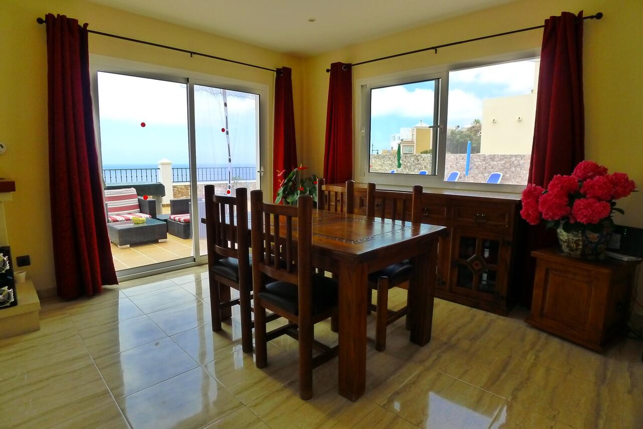 VILLA MIT DREI SCHLAFZIMMERN, DREI BADEZIMMERN, GROßER TERRASSE MIT POOL UND BEEINDRUCKENDEM AUSSICHT