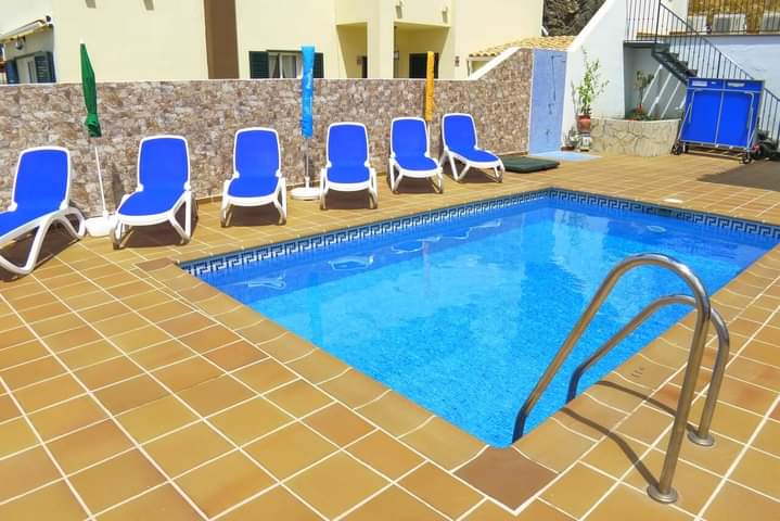 VILLA MIT DREI SCHLAFZIMMERN, DREI BADEZIMMERN, GROßER TERRASSE MIT POOL UND BEEINDRUCKENDEM AUSSICHT