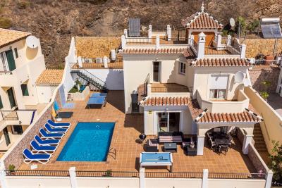 VILLA MIT DREI SCHLAFZIMMERN, DREI BADEZIMMERN...