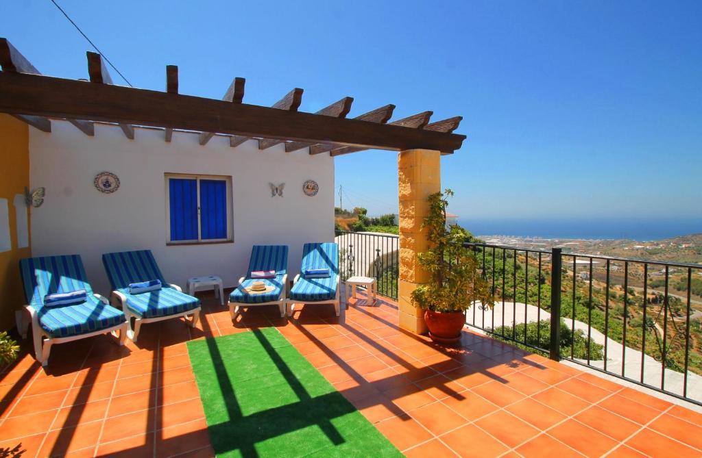 LANDHAUS MIT DREI SCHLAFZIMMERN IN TORROX MIT PRIVATEM POOL