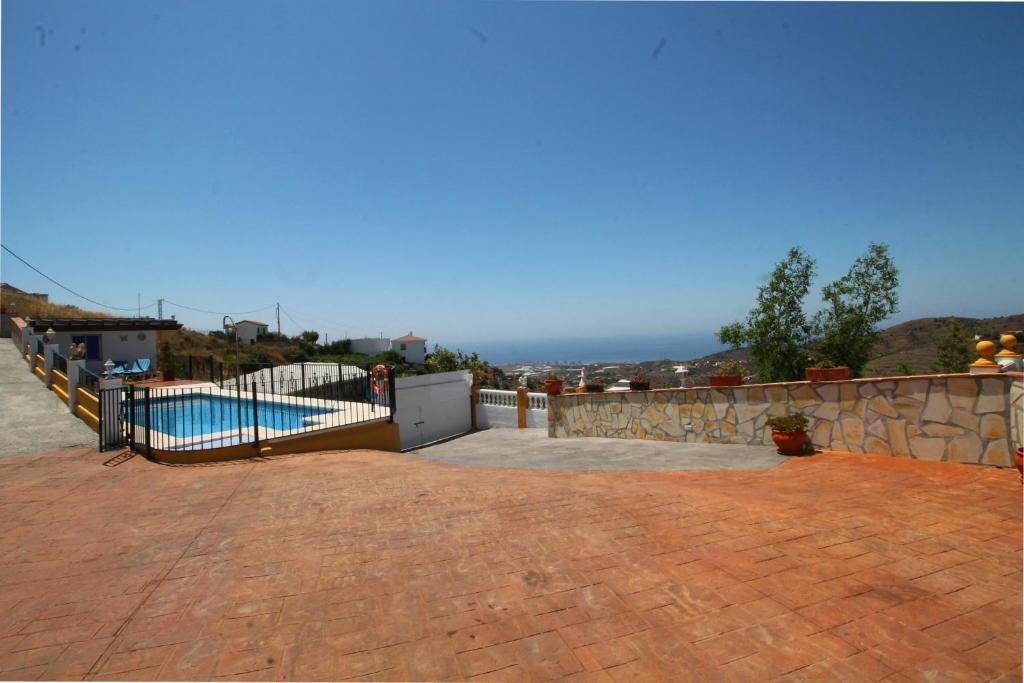LANDHAUS MIT DREI SCHLAFZIMMERN IN TORROX MIT PRIVATEM POOL