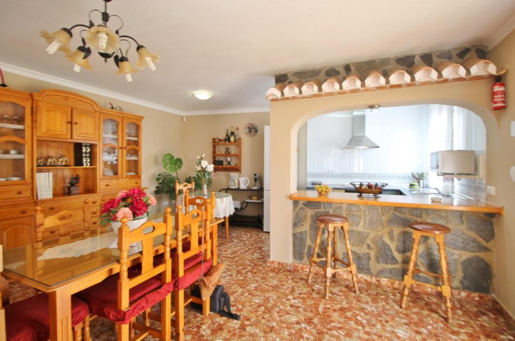 LANDHAUS MIT DREI SCHLAFZIMMERN IN TORROX MIT PRIVATEM POOL