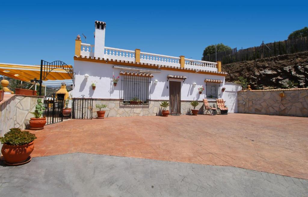 LANDHAUS MIT DREI SCHLAFZIMMERN IN TORROX MIT PRIVATEM POOL