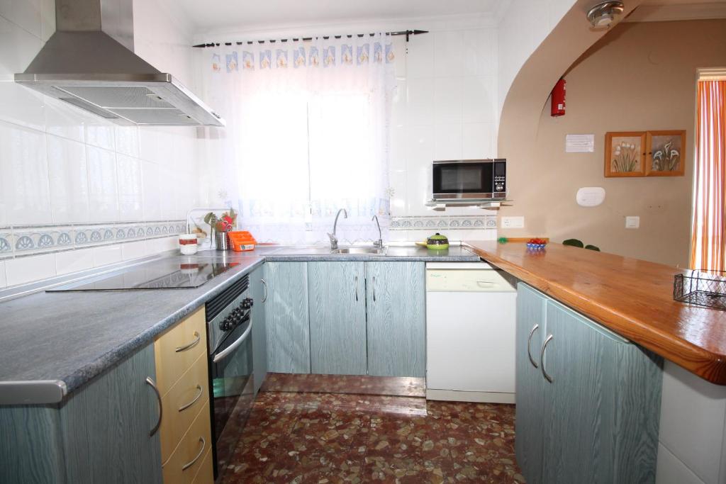 LANDHAUS MIT DREI SCHLAFZIMMERN IN TORROX MIT PRIVATEM POOL