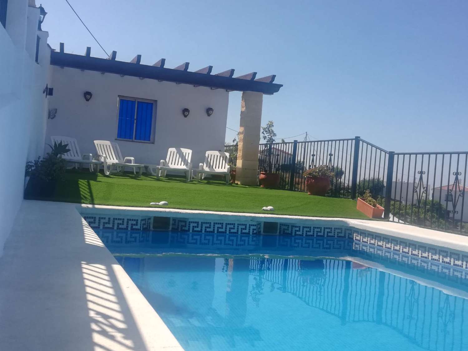 LANDHAUS MIT DREI SCHLAFZIMMERN IN TORROX MIT PRIVATEM POOL
