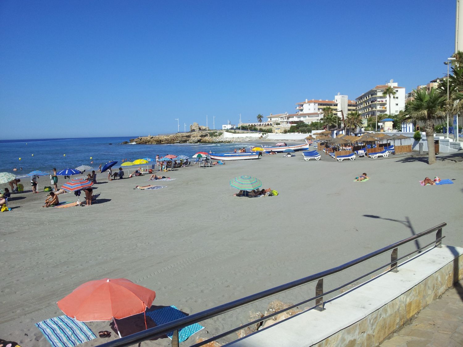 LEILIGHET KAPASITET FIRE PERSONER 40 METER FRA TORRECILLAS STRANDEN
