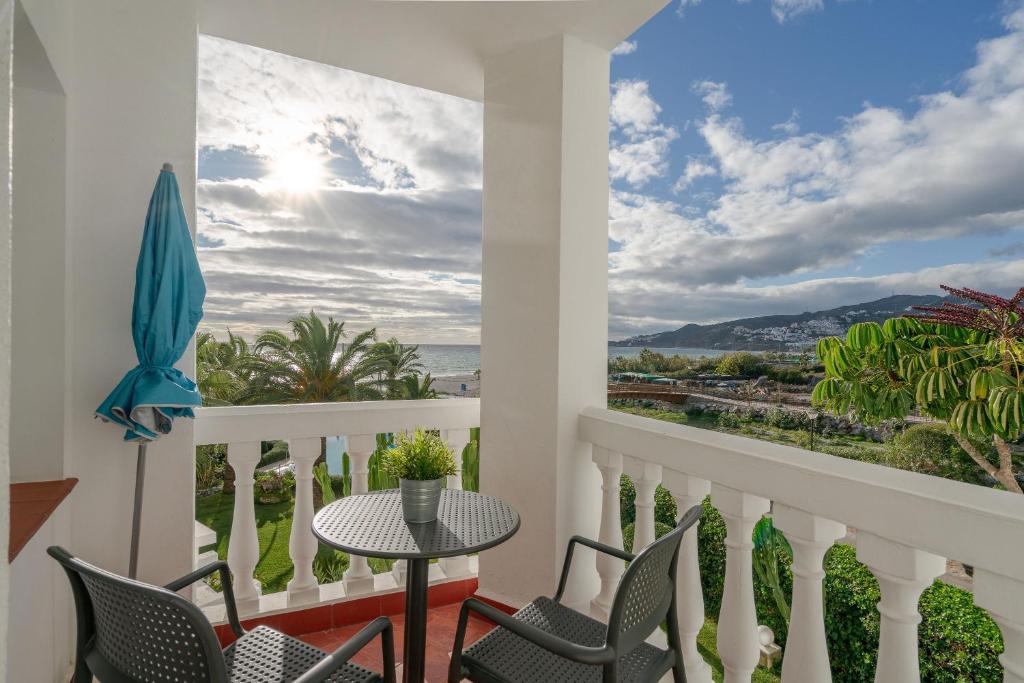 APARTAMENTO CON PISCINA COMUNITARIA JUNTO A PLAYA EL PLAYAZO