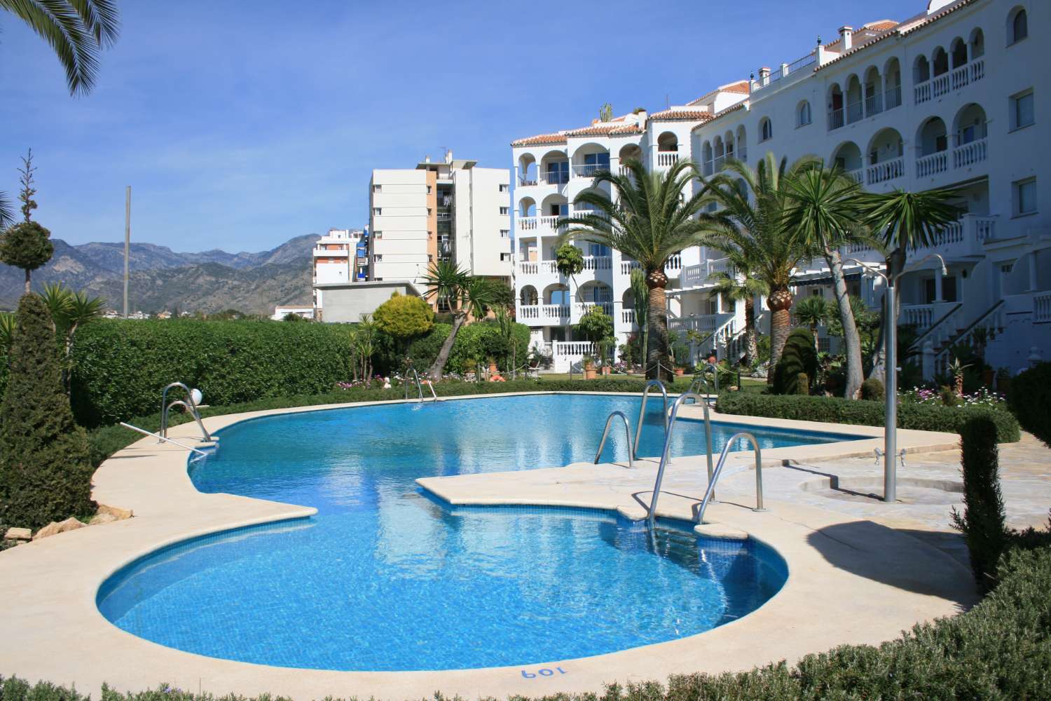 APARTAMENTO CON PISCINA COMUNITARIA JUNTO A PLAYA EL PLAYAZO