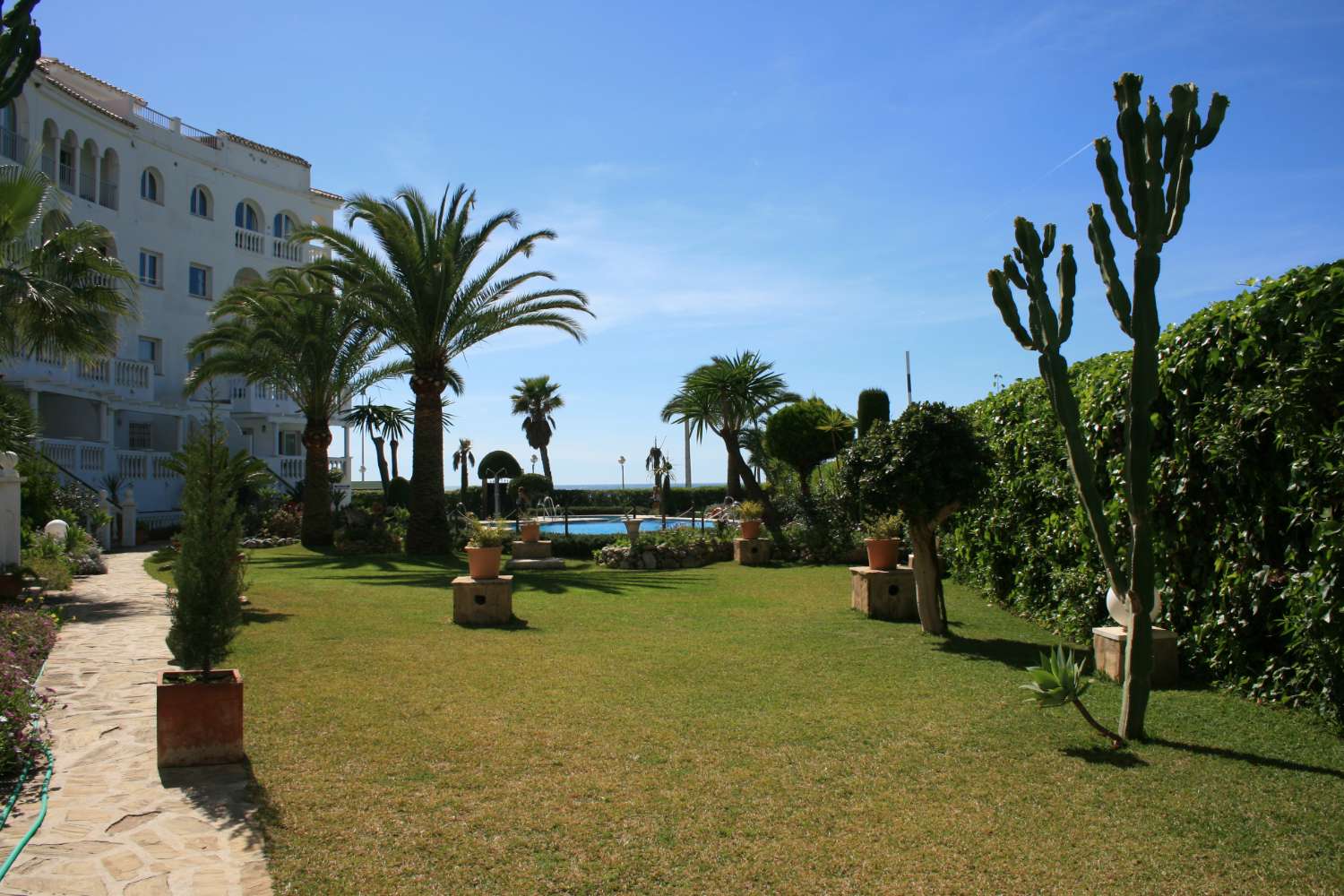 APARTAMENTO CON PISCINA COMUNITARIA JUNTO A PLAYA EL PLAYAZO