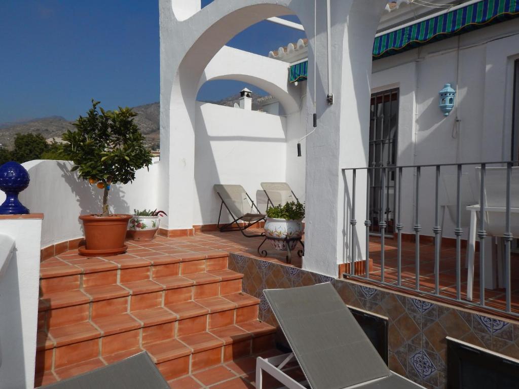 AMPLIA CASA DE 4 DORMITORIOS CON PISCINA