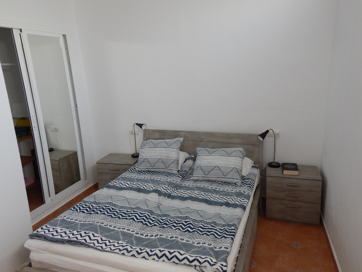 AMPLIA CASA DE 4 DORMITORIOS CON PISCINA