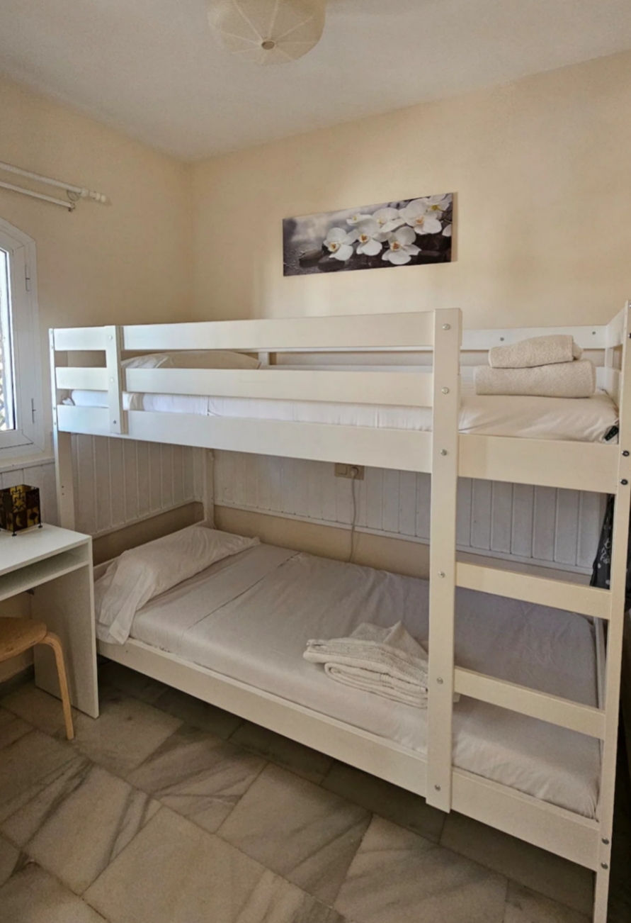 APARTAMENTO DOS DORMITORIOS URB. TRANQUILA CON PISCINAS COMUNITARIAS
