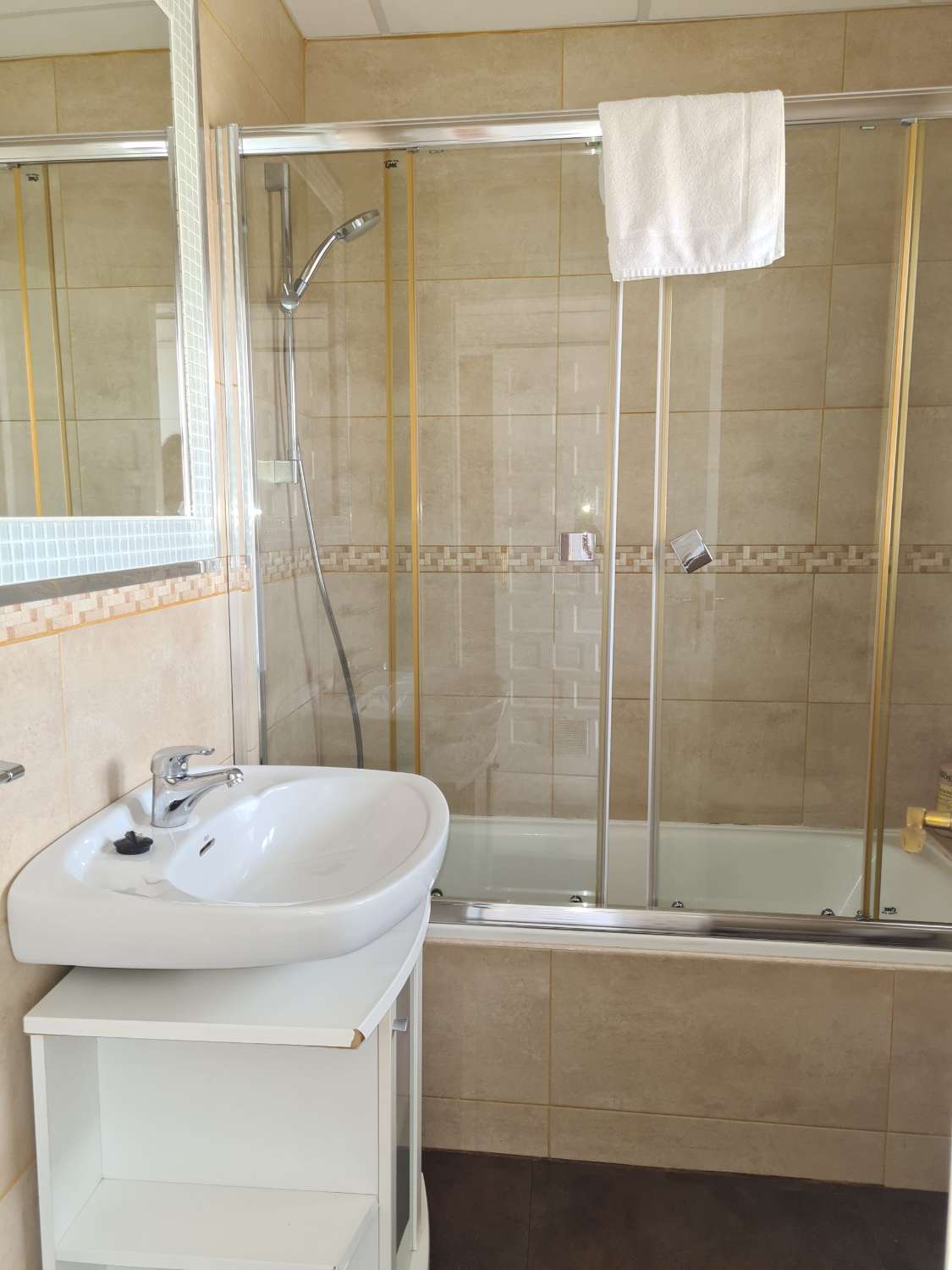 APARTAMENTO DOS DORMITORIOS URB. TRANQUILA CON PISCINAS COMUNITARIAS