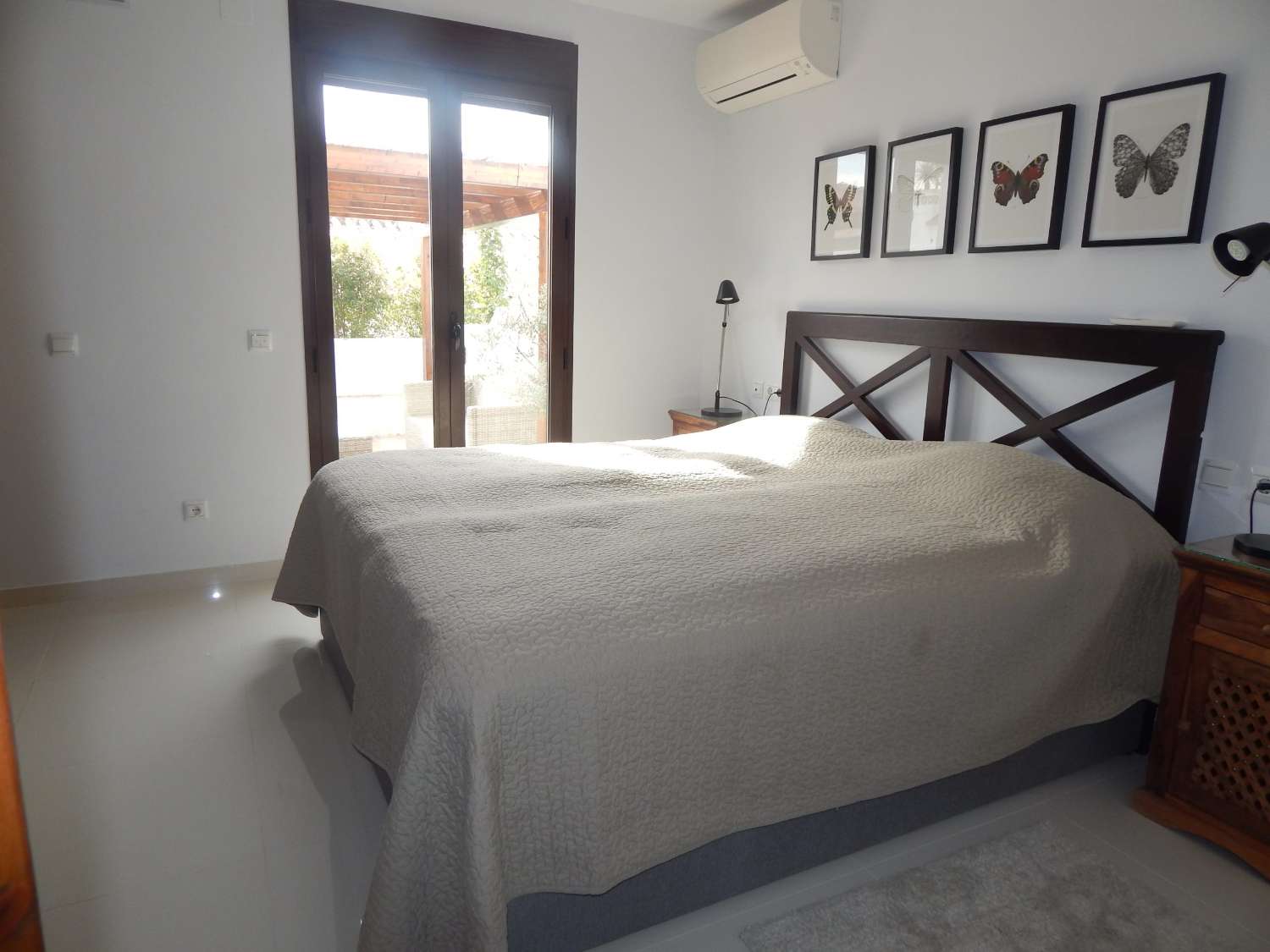 ADOSADO DE TRES DORMITORIOS Y PISCINA