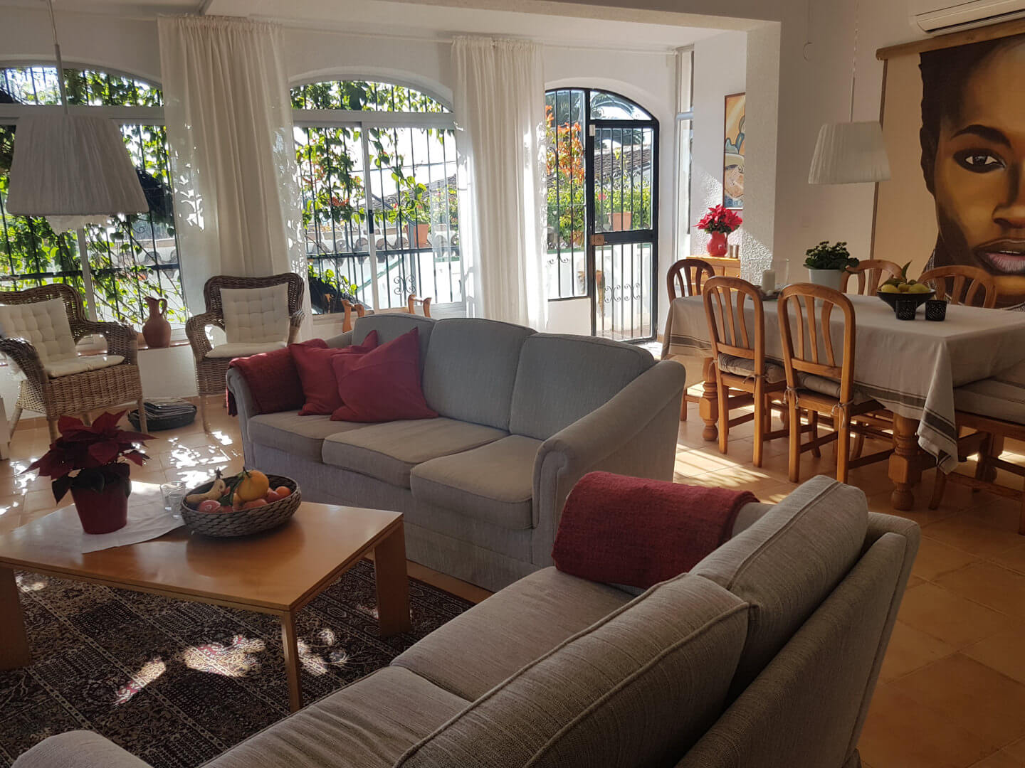 CASA INDEPENDIENTE  EN TRANQUILA URBANIZACIÓN CON PISCINA PRIVADA