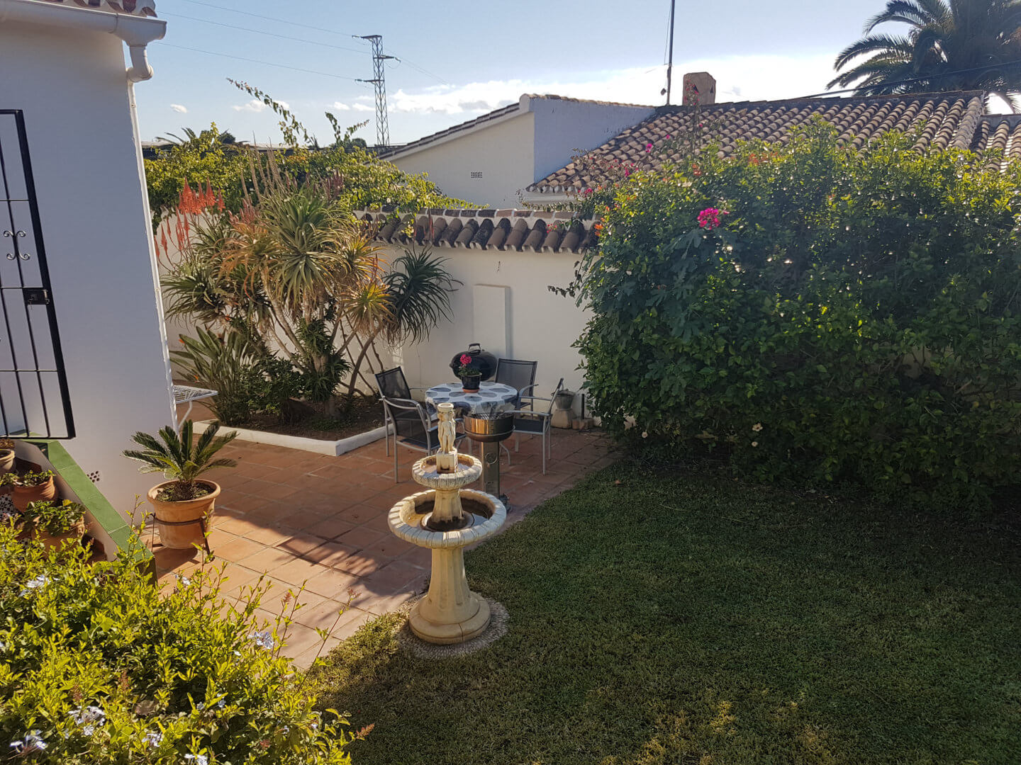 CASA INDEPENDIENTE  EN TRANQUILA URBANIZACIÓN CON PISCINA PRIVADA