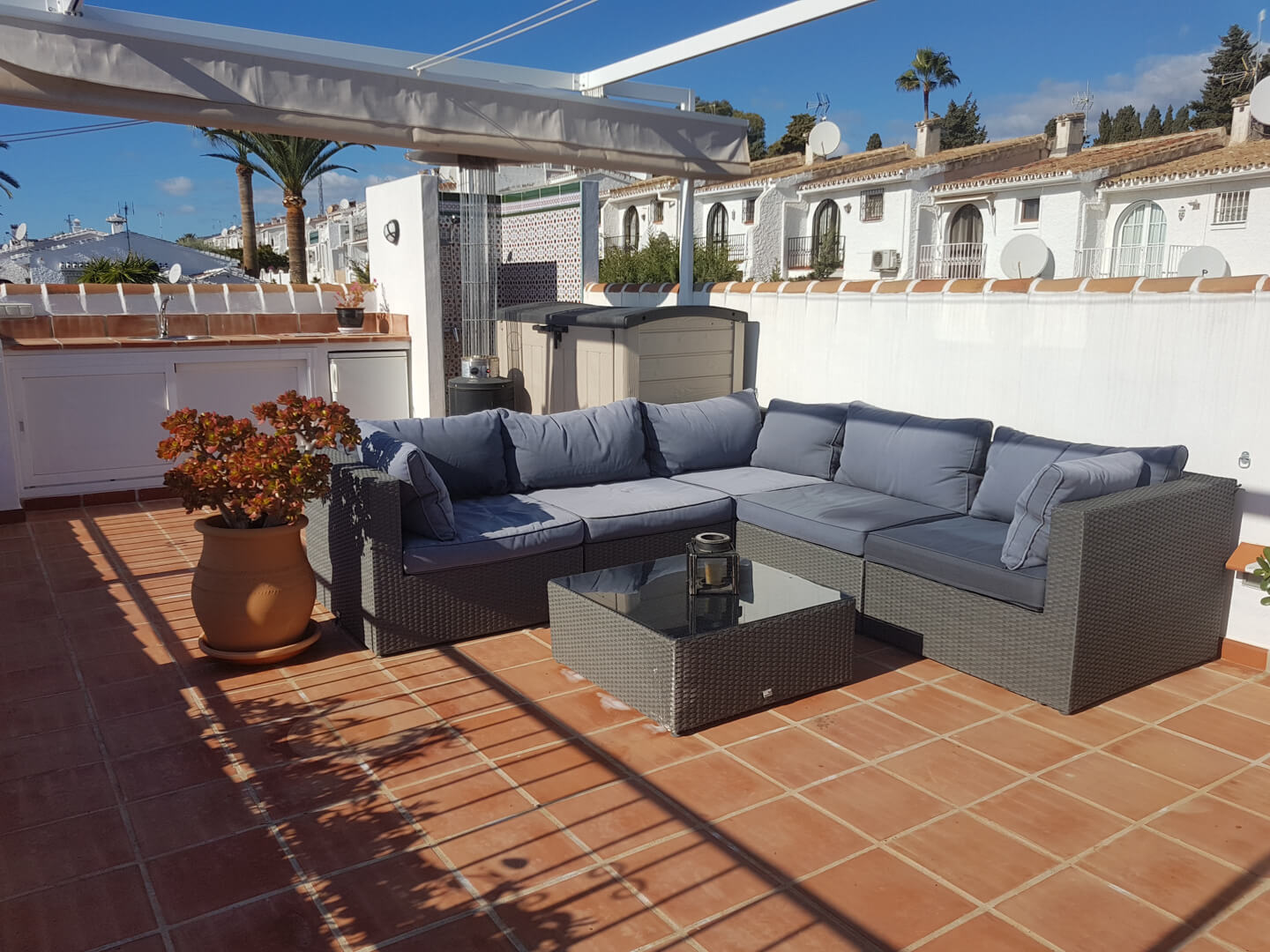 CASA INDEPENDIENTE  EN TRANQUILA URBANIZACIÓN CON PISCINA PRIVADA