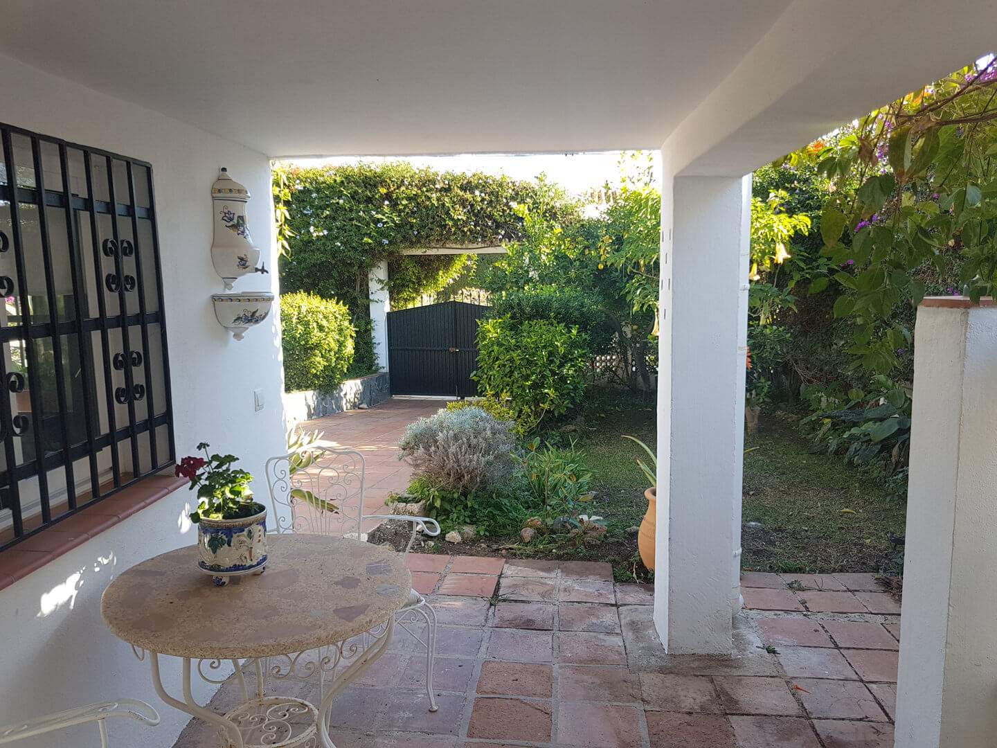 CASA INDEPENDIENTE  EN TRANQUILA URBANIZACIÓN CON PISCINA PRIVADA