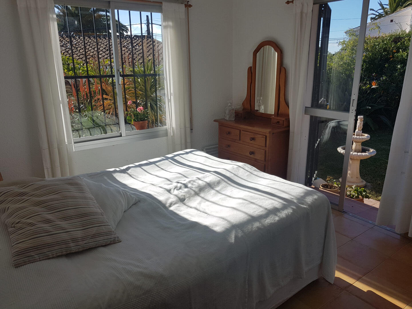 CASA INDEPENDIENTE  EN TRANQUILA URBANIZACIÓN CON PISCINA PRIVADA