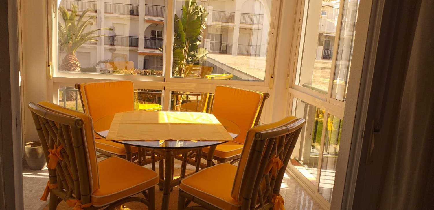 WOHNUNG MIT ZWEI SCHLAFZIMMERN IN LAGUNA CORAL