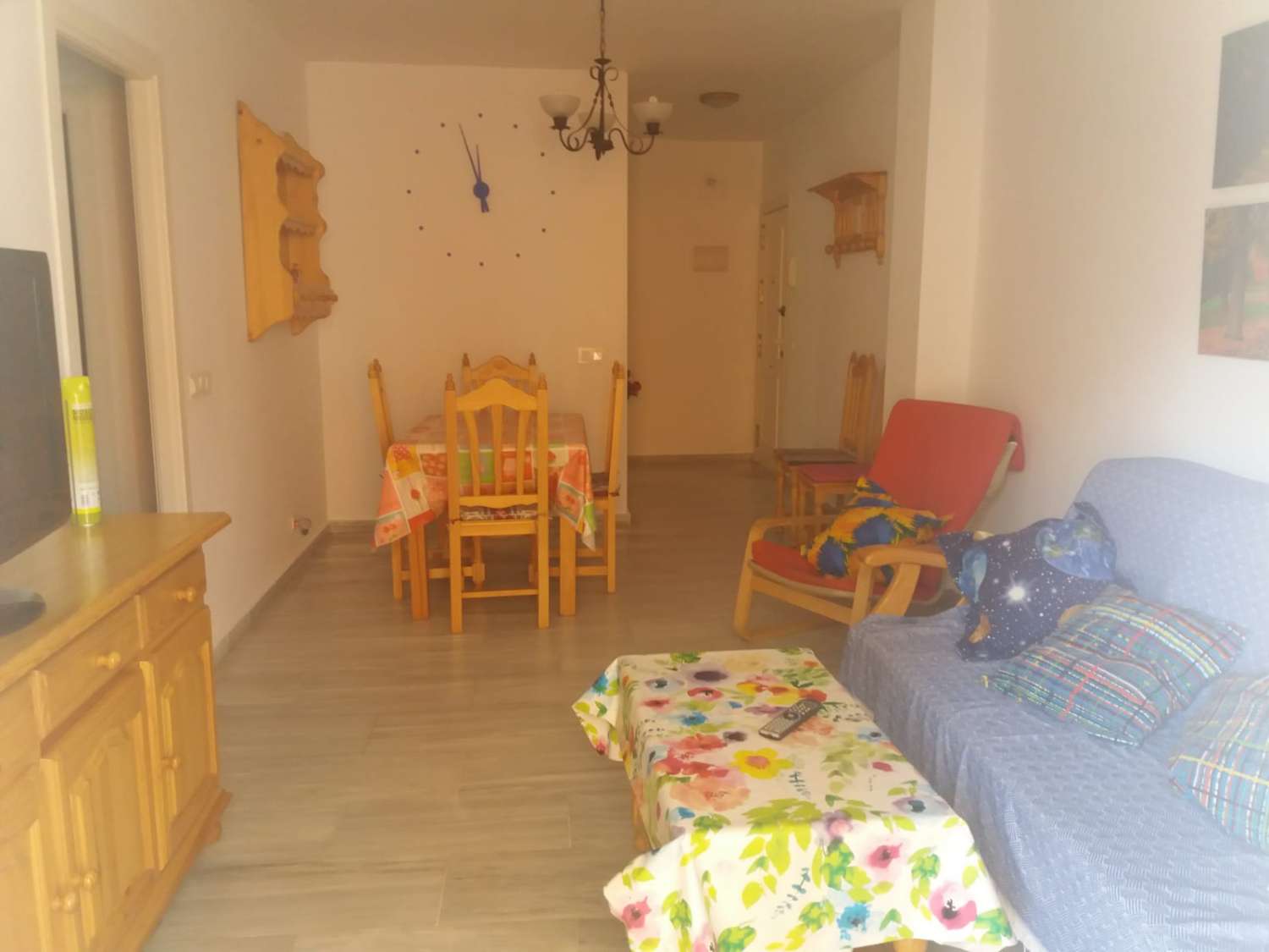 ERDGESCHOSSWOHNUNG MIT ZWEI SCHLAFZIMMERN UND GEMEINSCHAFTSPOOLS