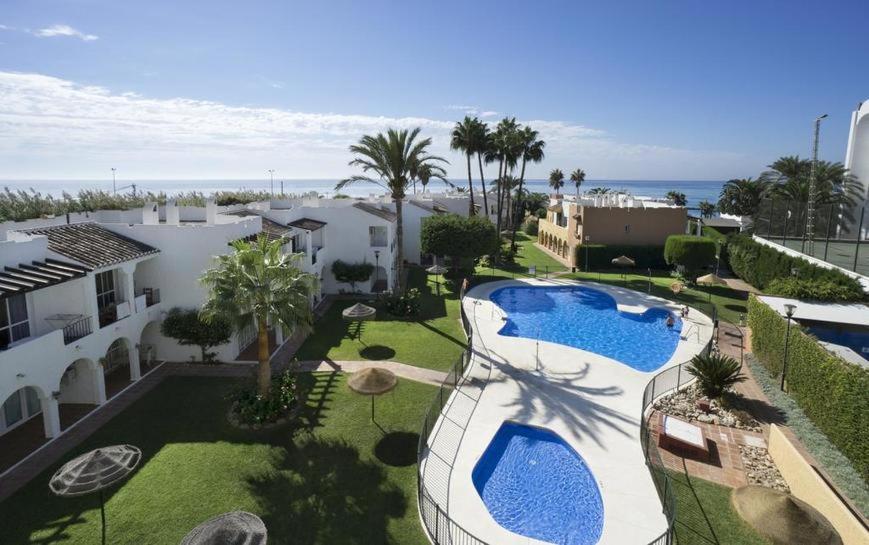 WOHNUNG IN ERSTER STRANDLINIE MIT GEMEINSCHAFTSPOOL