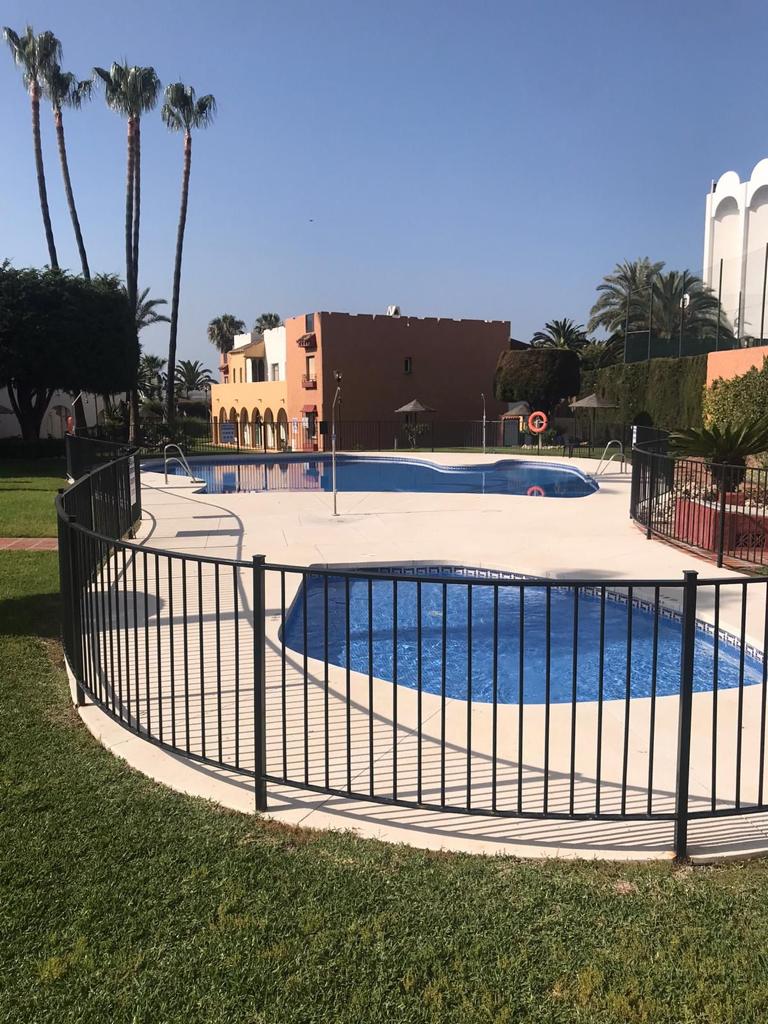 WOHNUNG IN ERSTER STRANDLINIE MIT GEMEINSCHAFTSPOOL