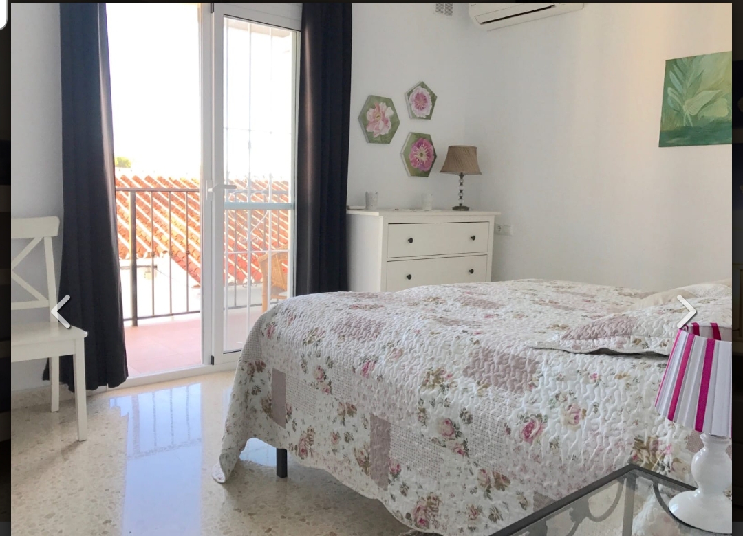 ADOSADO  CAPACIDAD PARA   6 PERSONAS CON PISCINA COMUNITARIA