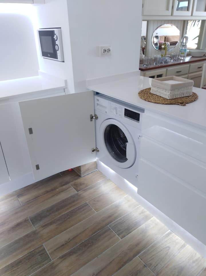 MAGNIFICO APARTAMENTO FRENTE AL MAR CON DOS DORMITORIOS Y DOS BAÑOS