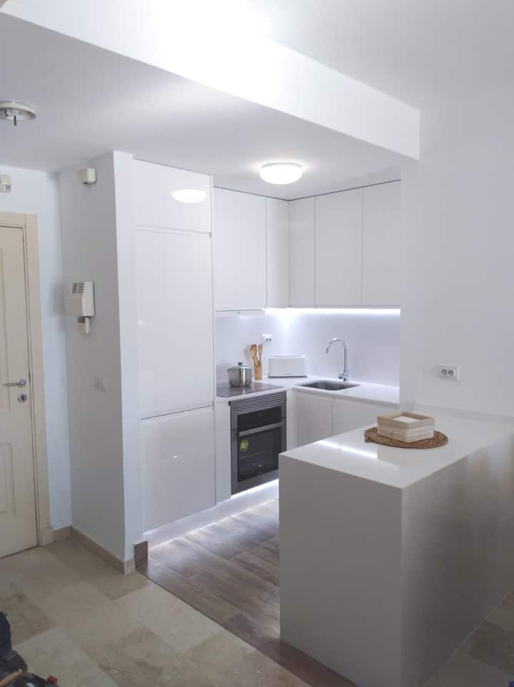 MAGNIFICO APARTAMENTO FRENTE AL MAR CON DOS DORMITORIOS Y DOS BAÑOS