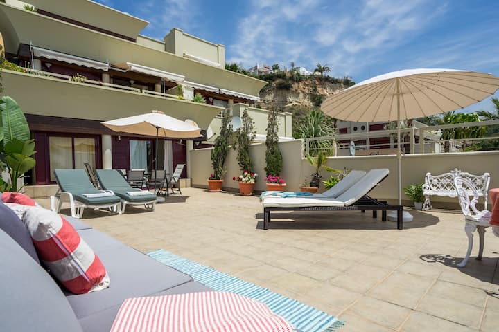 MAGNIFICO APARTAMENTO FRENTE AL MAR CON DOS DORMITORIOS Y DOS BAÑOS
