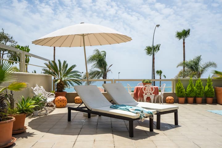 MAGNIFICO APARTAMENTO FRENTE AL MAR CON DOS DORMITORIOS Y DOS BAÑOS
