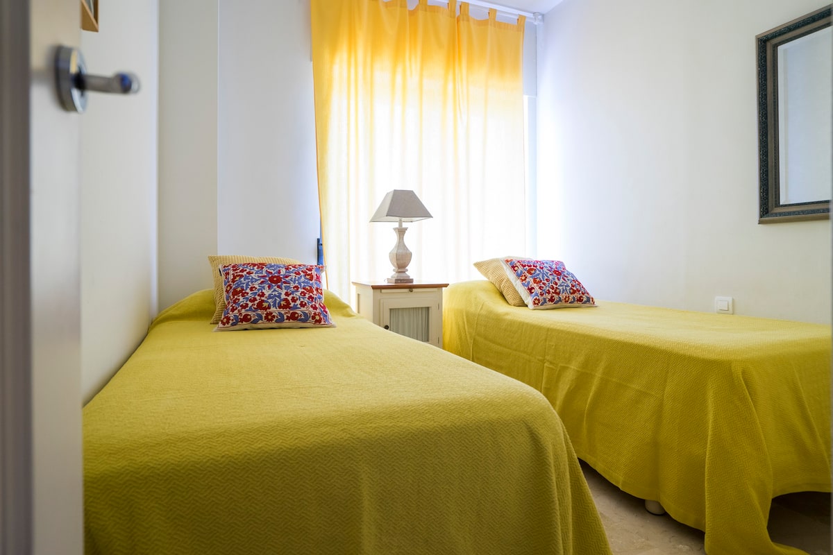 MAGNIFICO APARTAMENTO FRENTE AL MAR CON DOS DORMITORIOS Y DOS BAÑOS