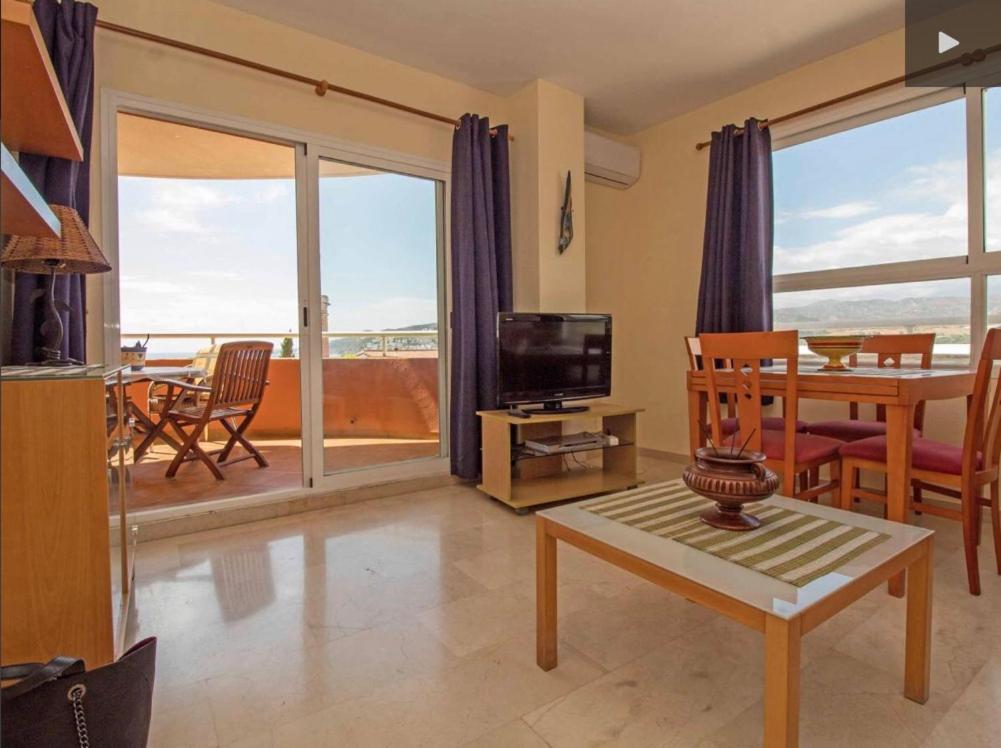 SCHÖNE AUSSICHT AUF DAS MEER UND DIE STRANDWOHNUNG MIT ZWEI SCHLAFZIMMERN UND ZWEI BÄDERN