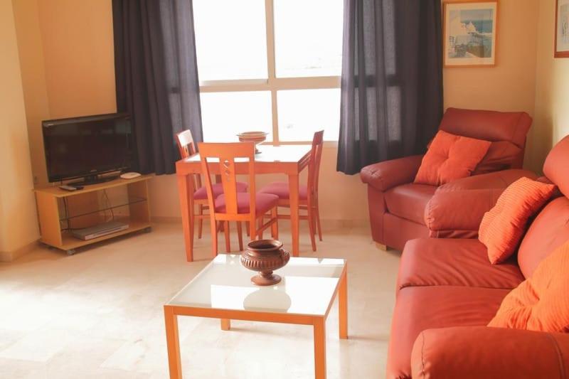 SCHÖNE AUSSICHT AUF DAS MEER UND DIE STRANDWOHNUNG MIT ZWEI SCHLAFZIMMERN UND ZWEI BÄDERN
